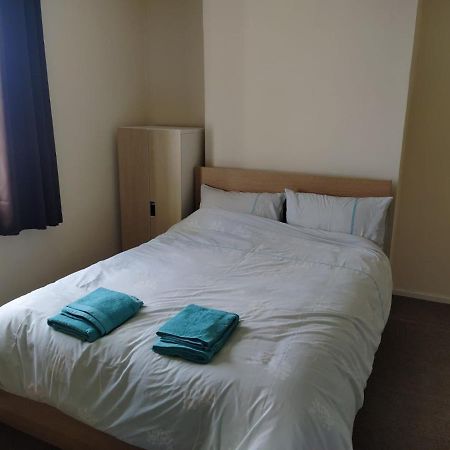 Self Catering 2 Bedroom Flat, Frequent Buses, 1-Minute Walk To Bus Stop, 20 Minutes To City Center Edinburgh Dış mekan fotoğraf