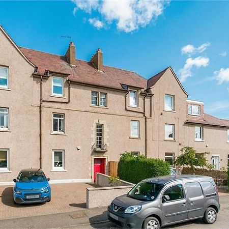 Self Catering 2 Bedroom Flat, Frequent Buses, 1-Minute Walk To Bus Stop, 20 Minutes To City Center Edinburgh Dış mekan fotoğraf