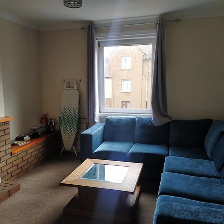 Self Catering 2 Bedroom Flat, Frequent Buses, 1-Minute Walk To Bus Stop, 20 Minutes To City Center Edinburgh Dış mekan fotoğraf