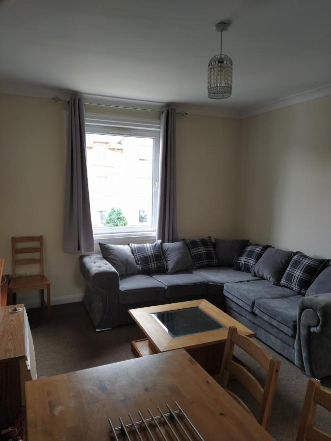Self Catering 2 Bedroom Flat, Frequent Buses, 1-Minute Walk To Bus Stop, 20 Minutes To City Center Edinburgh Dış mekan fotoğraf