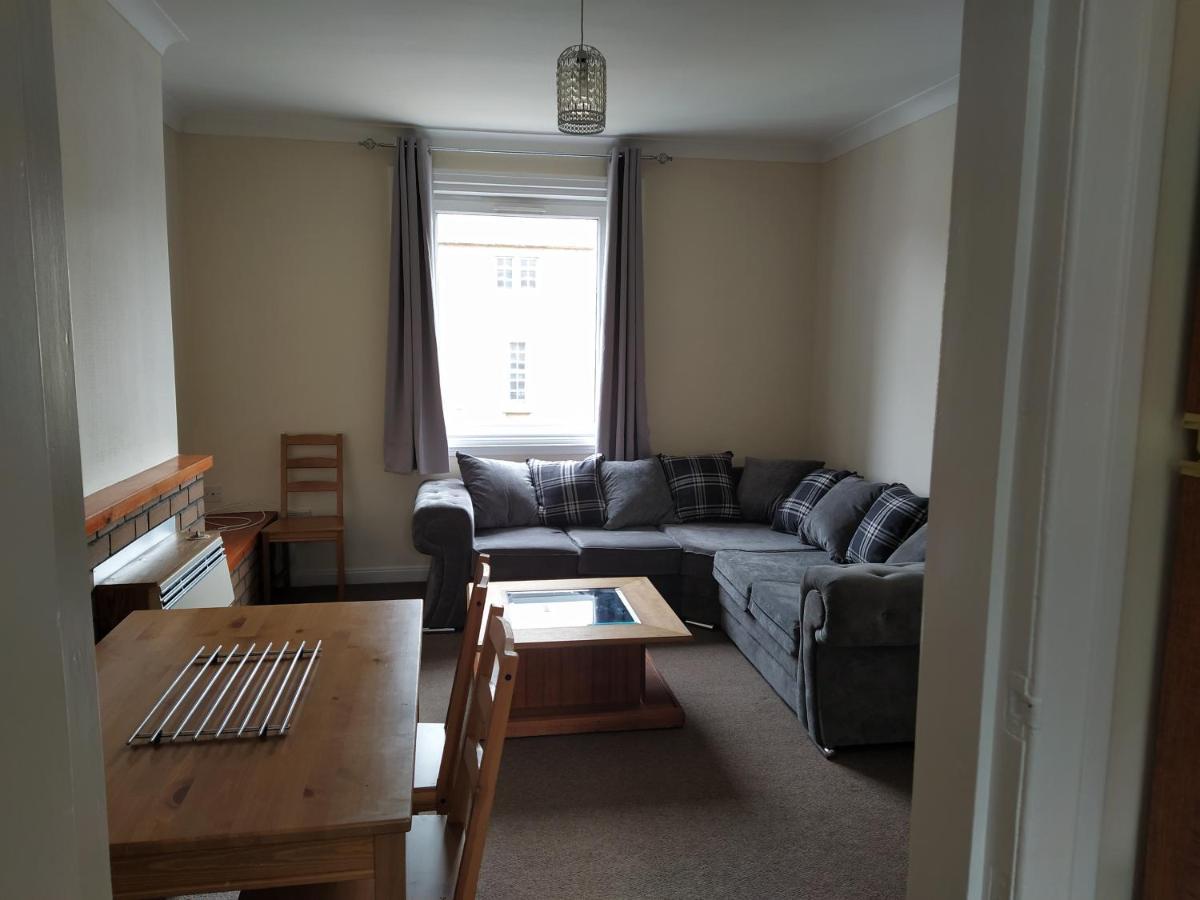 Self Catering 2 Bedroom Flat, Frequent Buses, 1-Minute Walk To Bus Stop, 20 Minutes To City Center Edinburgh Dış mekan fotoğraf
