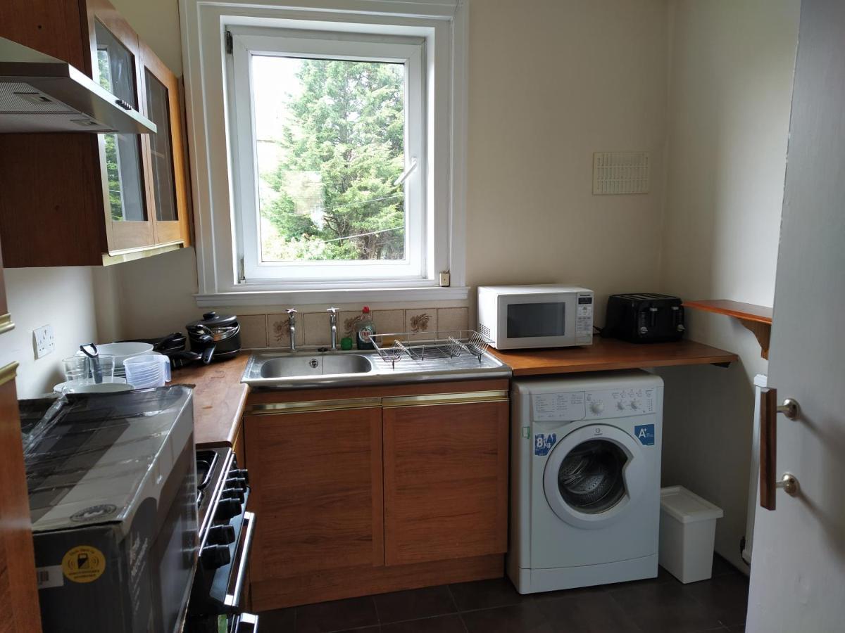 Self Catering 2 Bedroom Flat, Frequent Buses, 1-Minute Walk To Bus Stop, 20 Minutes To City Center Edinburgh Dış mekan fotoğraf