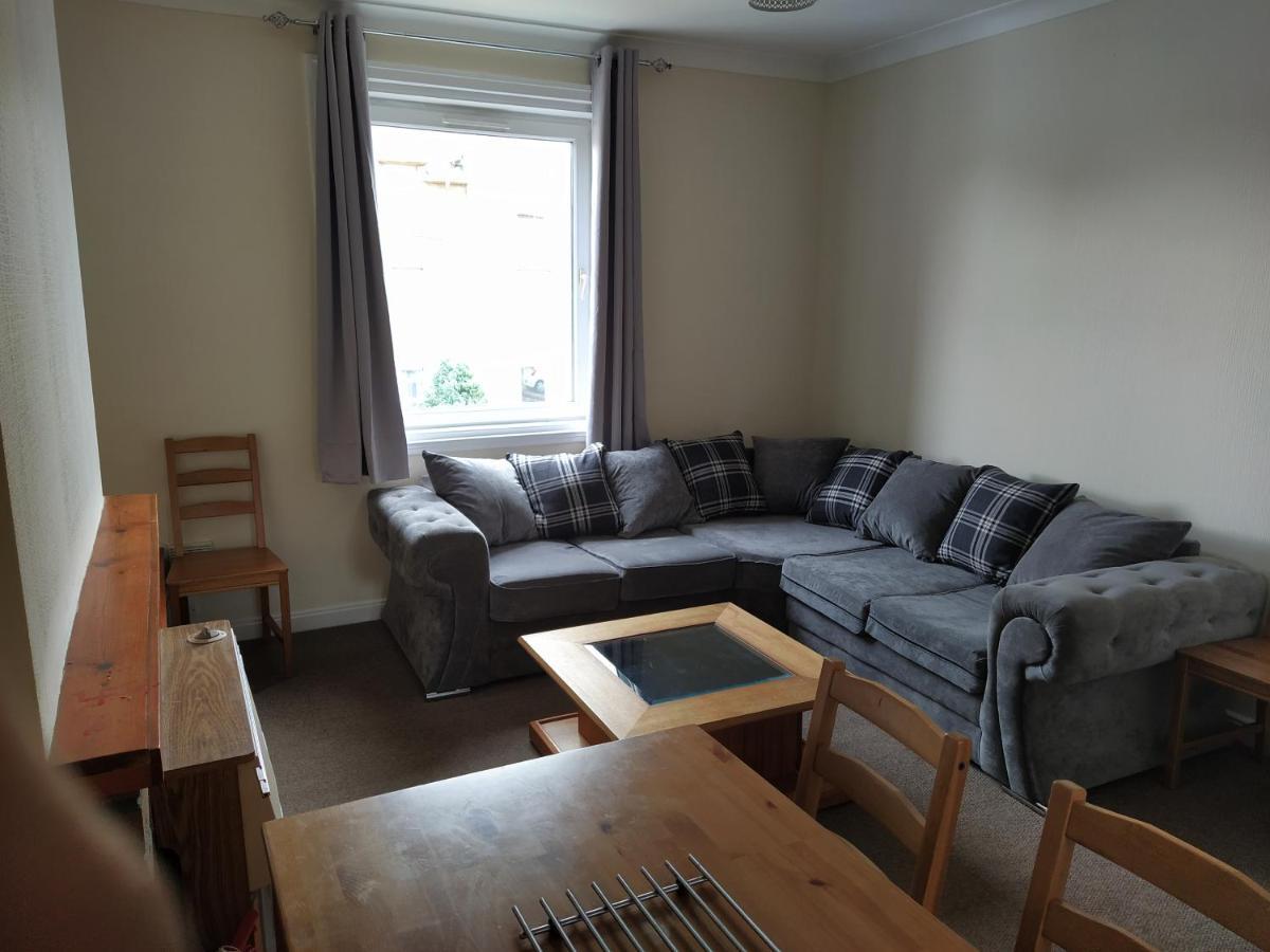 Self Catering 2 Bedroom Flat, Frequent Buses, 1-Minute Walk To Bus Stop, 20 Minutes To City Center Edinburgh Dış mekan fotoğraf