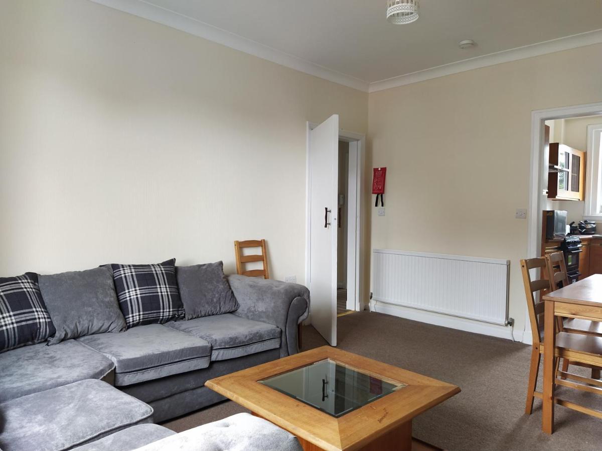Self Catering 2 Bedroom Flat, Frequent Buses, 1-Minute Walk To Bus Stop, 20 Minutes To City Center Edinburgh Dış mekan fotoğraf